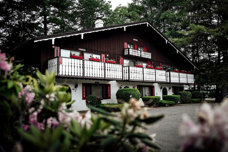 Stylish Vacation Rental Near Storyland in Glen, New Hampshire