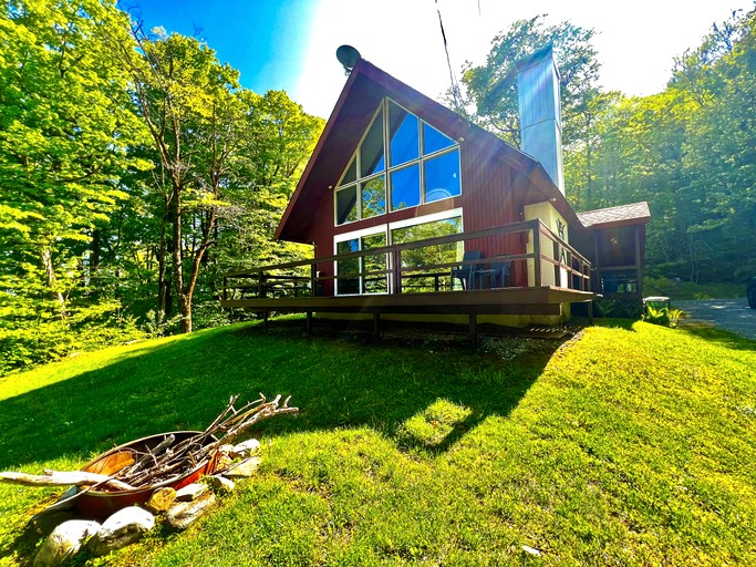 Unbelievable Cabin with Amazing Sights and Fire Pit in Winhall, Vermont