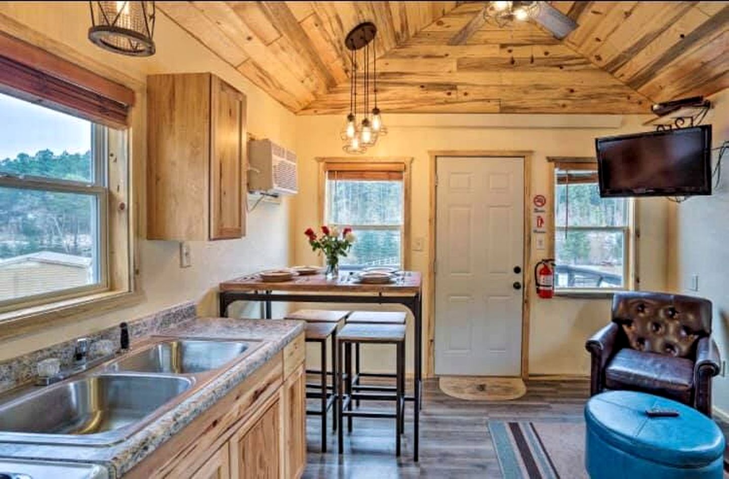 Charming Creekside Cabin Retreat near Battle Creek River in South Dakota