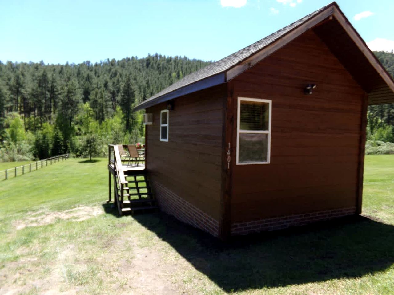 Charming Creekside Cabin Retreat near Battle Creek River in South Dakota
