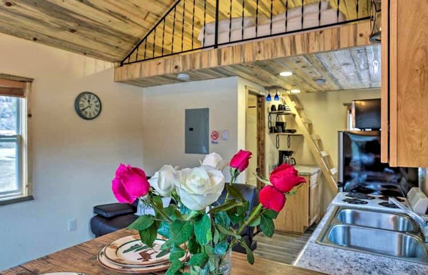 Charming Creekside Cabin Retreat near Battle Creek River in South Dakota