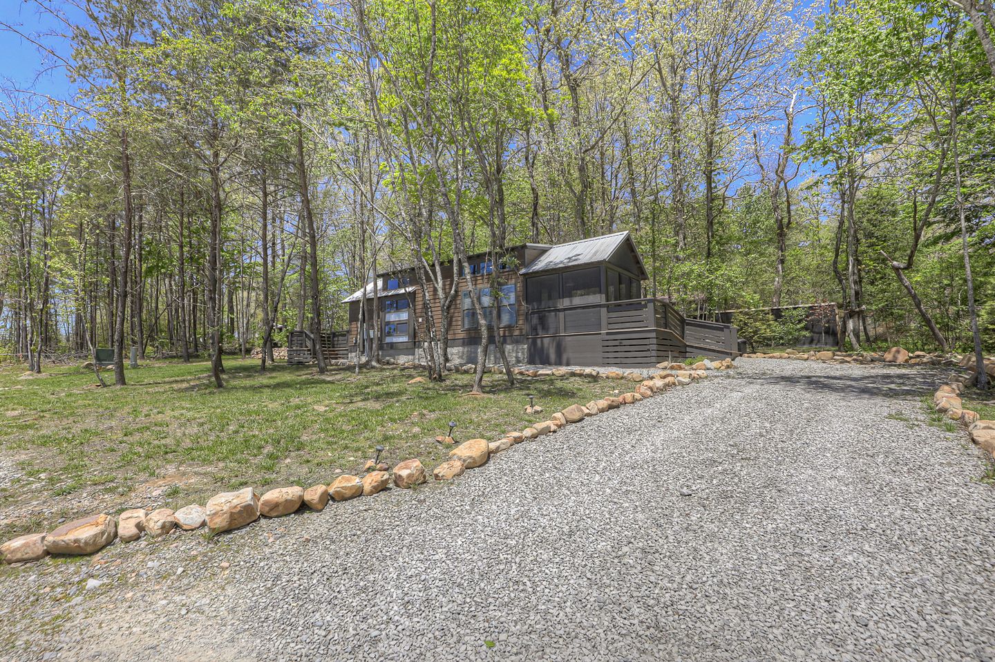 Gorgeous Cabin Surrounded by Trees in Tracy City, Tennessee
