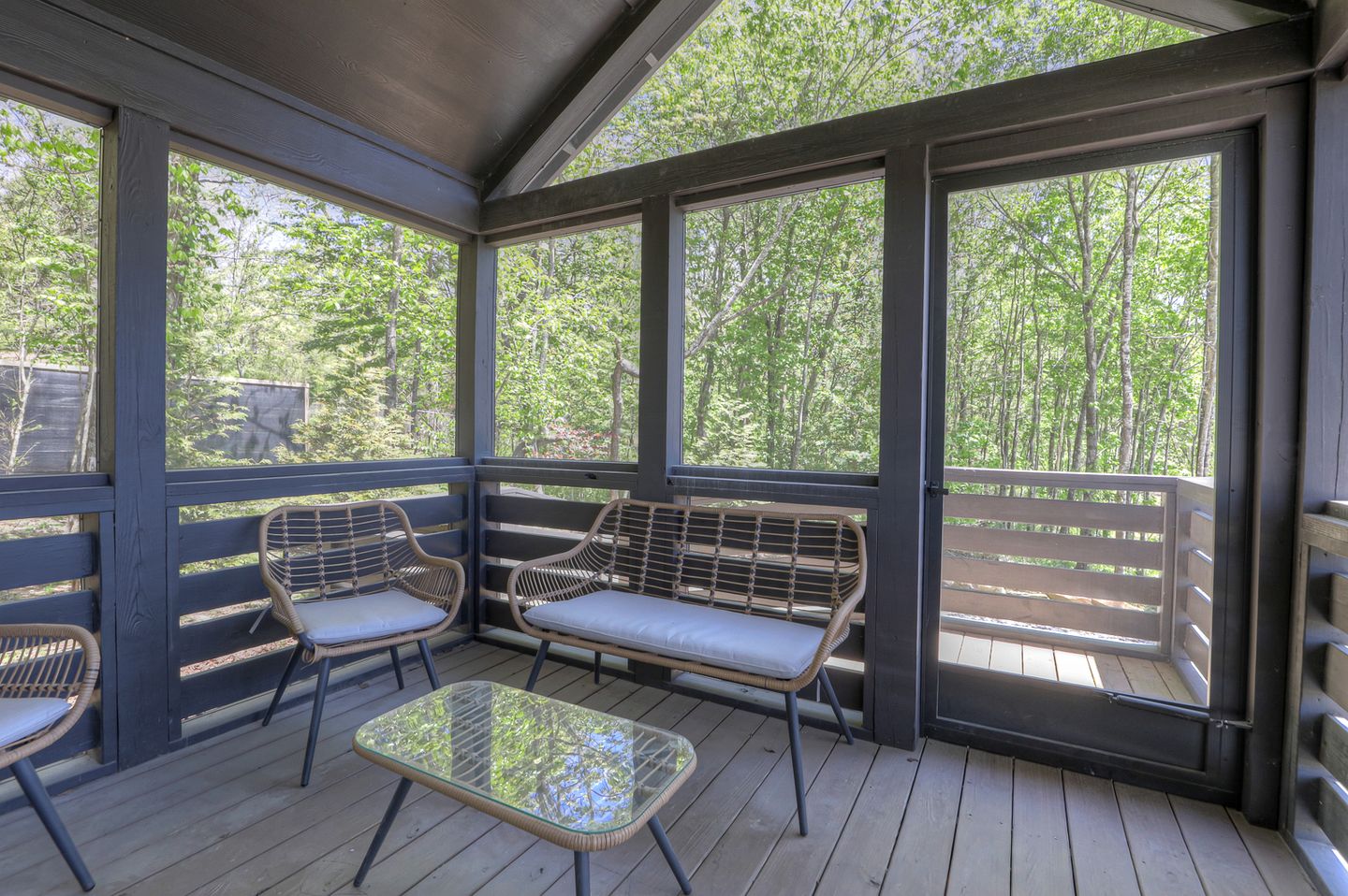 Gorgeous Cabin Surrounded by Trees in Tracy City, Tennessee