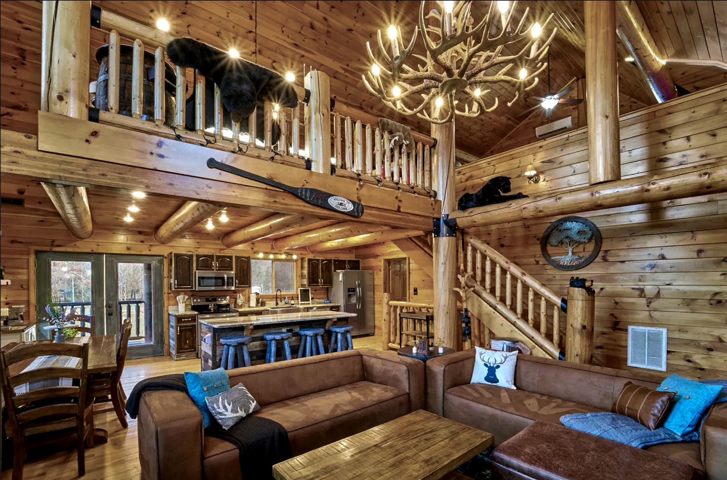 Spectacular Cabin with Mini Golf, Spa, Pool, Arcade, Theater Room and Many More in Tennessee