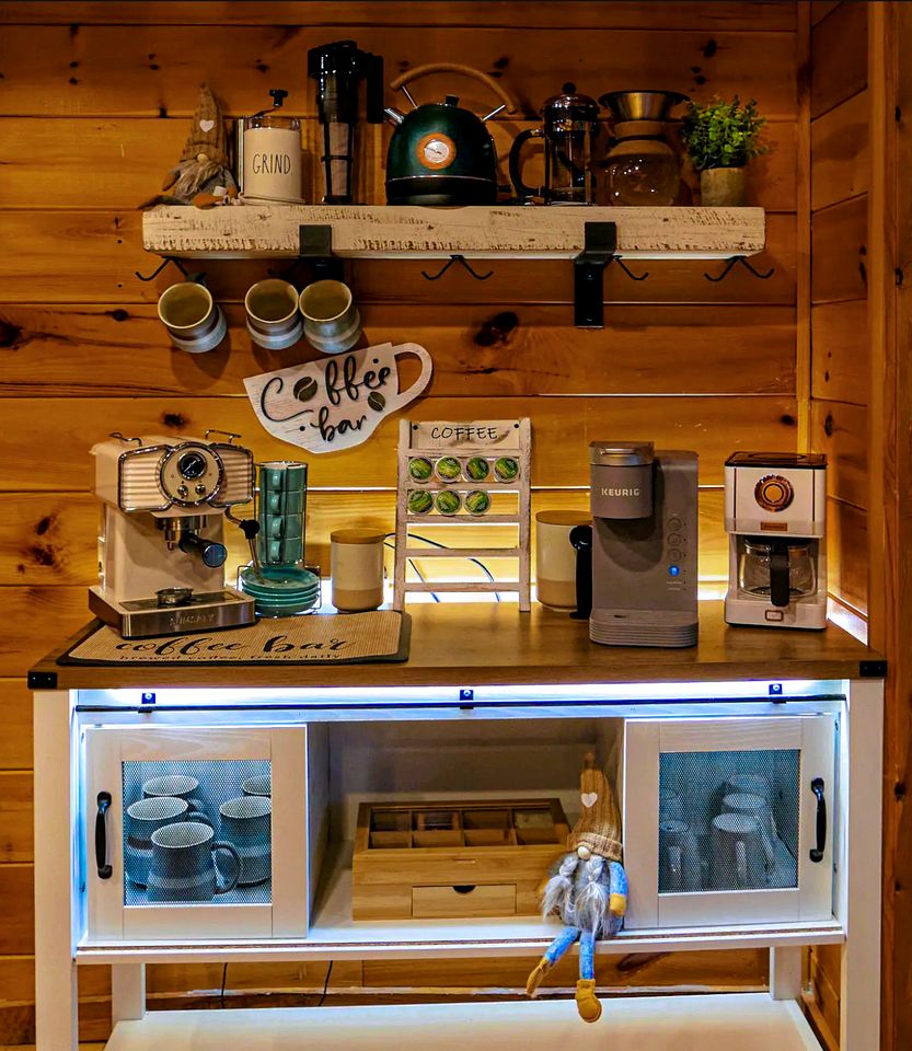 Spectacular Cabin with Mini Golf, Spa, Pool, Arcade, Theater Room and Many More in Tennessee