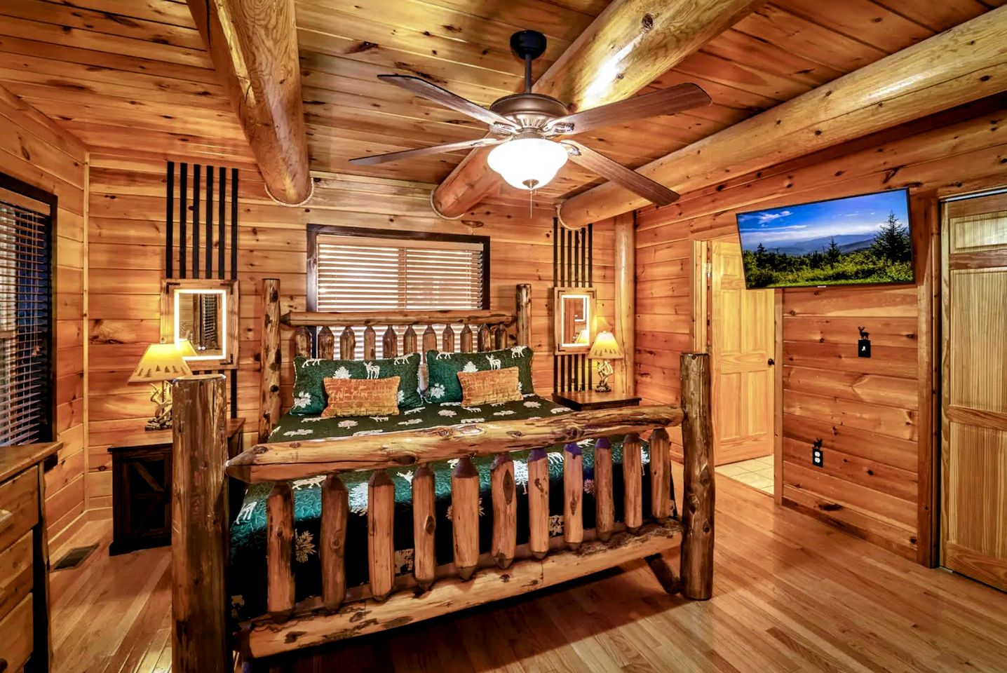 Spectacular Cabin with Mini Golf, Spa, Pool, Arcade, Theater Room and Many More in Tennessee