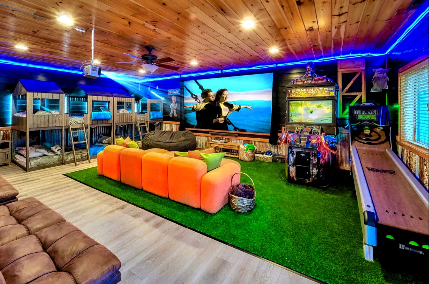 Spectacular Cabin with Mini Golf, Spa, Pool, Arcade, Theater Room and Many More in Tennessee