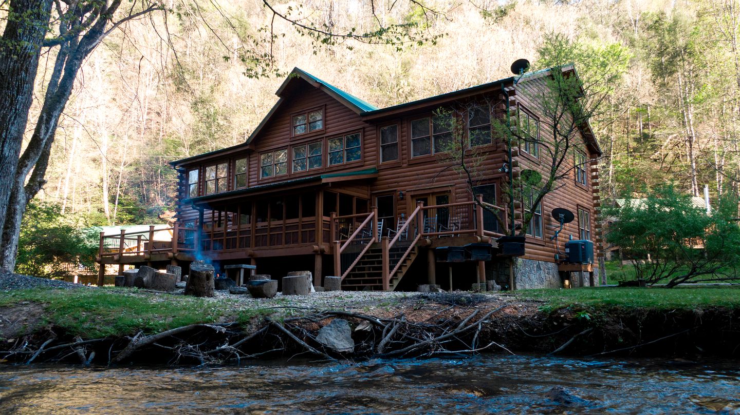 Spacious Great Smoky Mountains Cabin Rental on one of the Best Tennessee Family Resorts