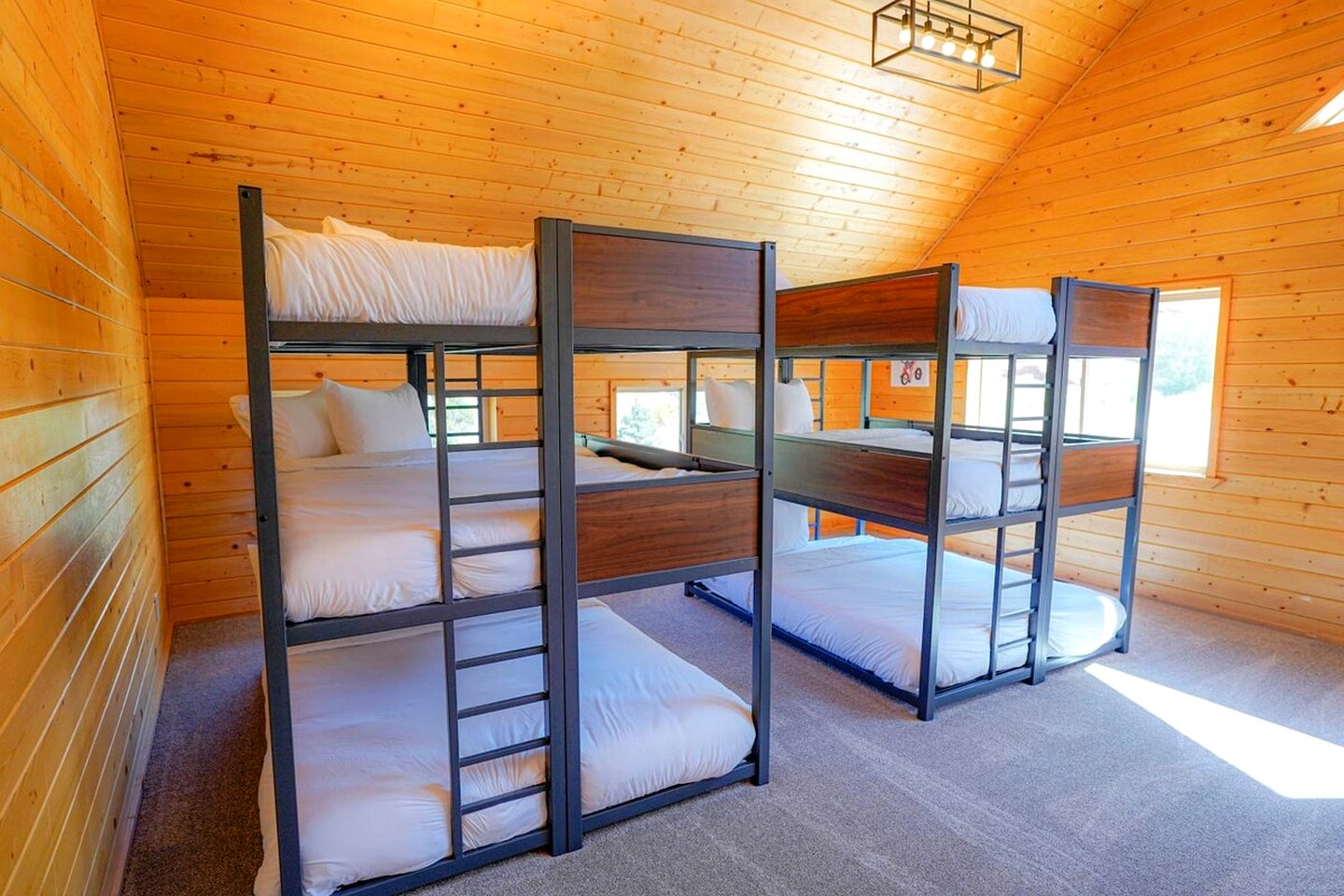 Enormous Cabin with Game Room Perfect for Large Groups in Orderville, Utah