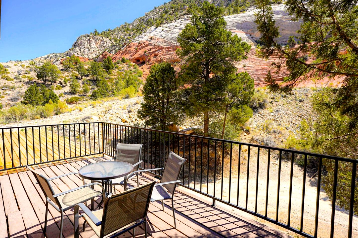 Enormous Cabin with Game Room Perfect for Large Groups in Orderville, Utah