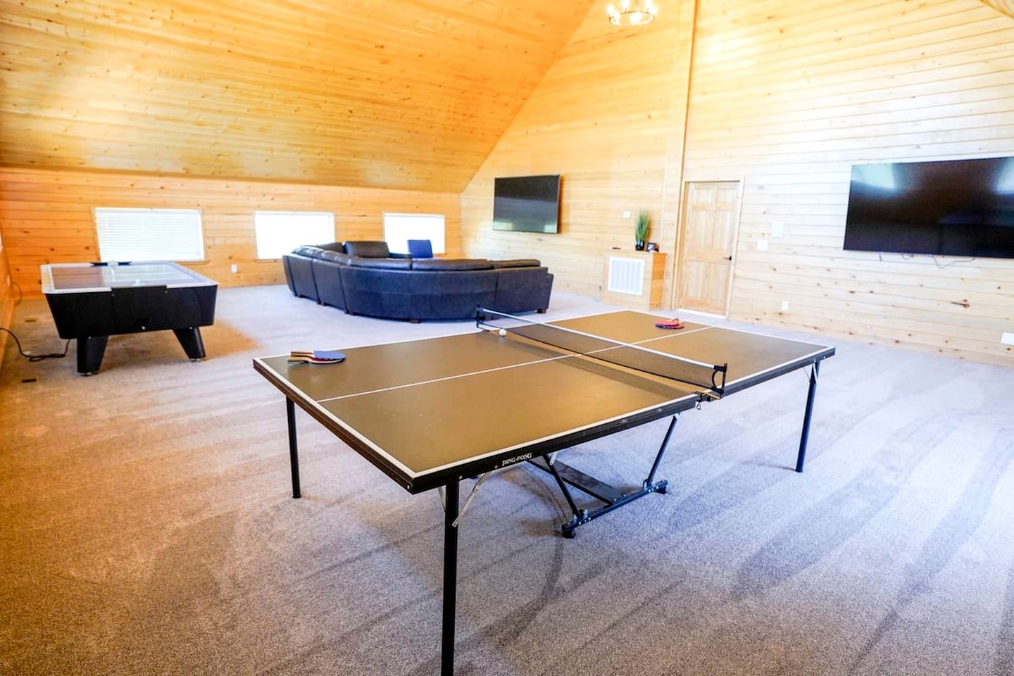 Enormous Cabin with Game Room Perfect for Large Groups in Orderville, Utah