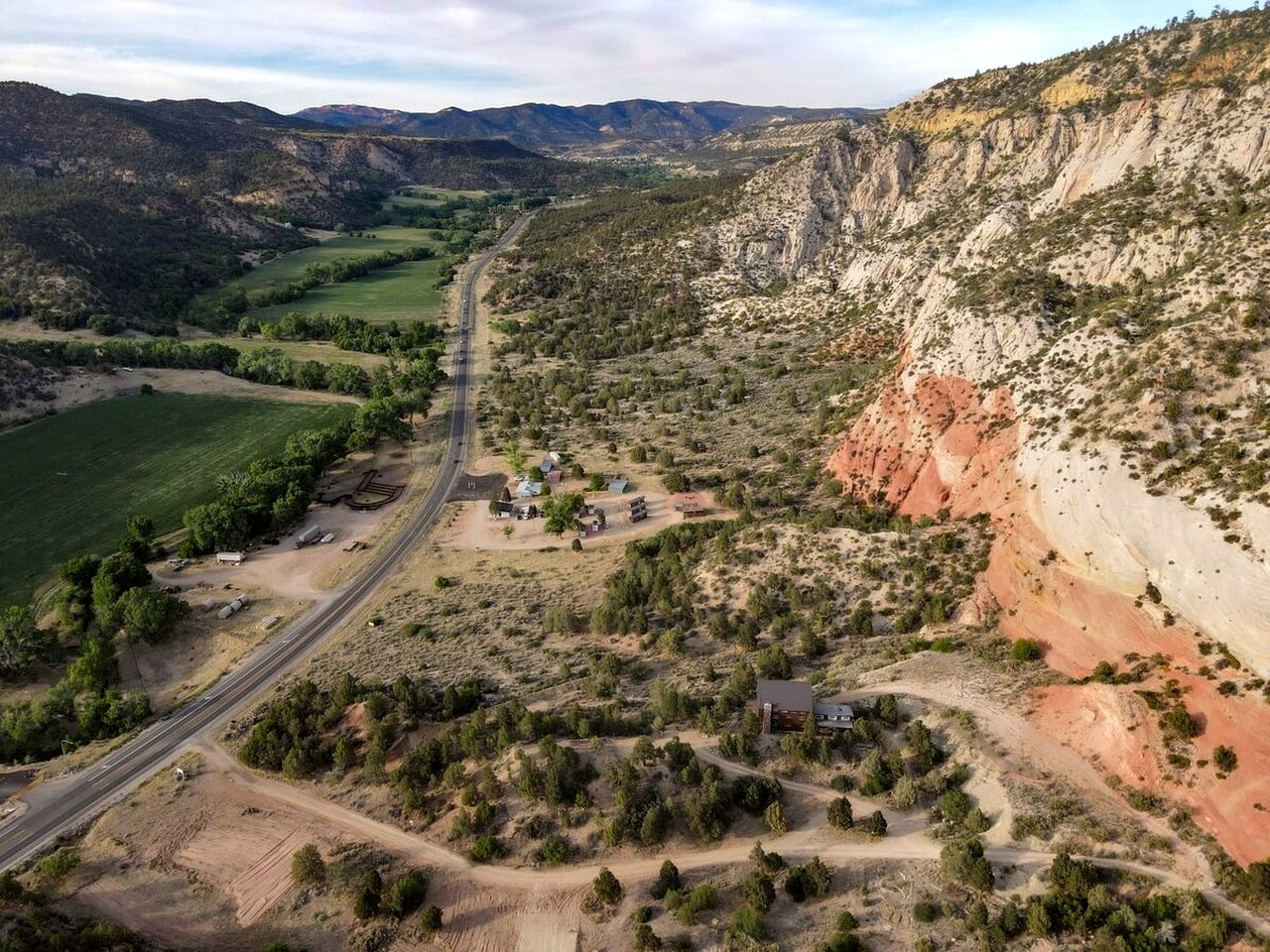 Enormous Cabin with Game Room Perfect for Large Groups in Orderville, Utah