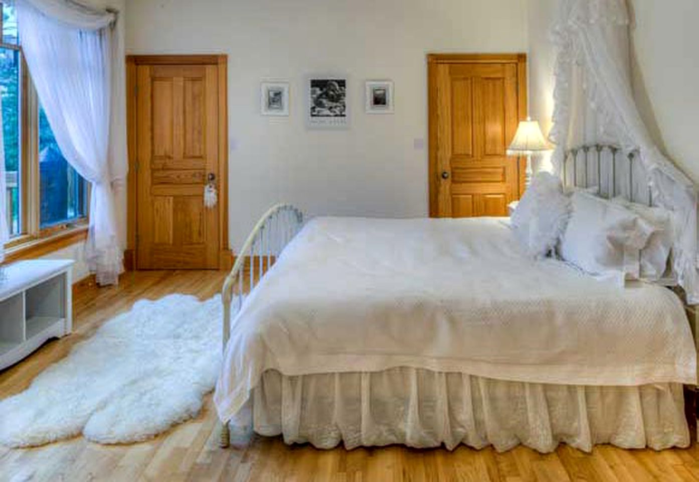 Luxury Cabin Rental with a Theater Room and Mountain Views in Trout Creek, Montana