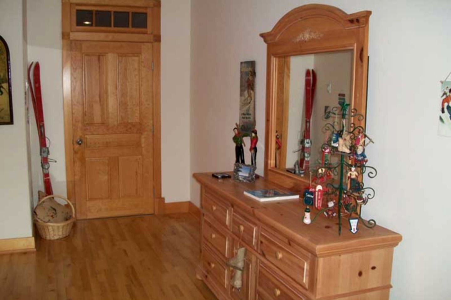 Luxury Cabin Rental with a Theater Room and Mountain Views in Trout Creek, Montana