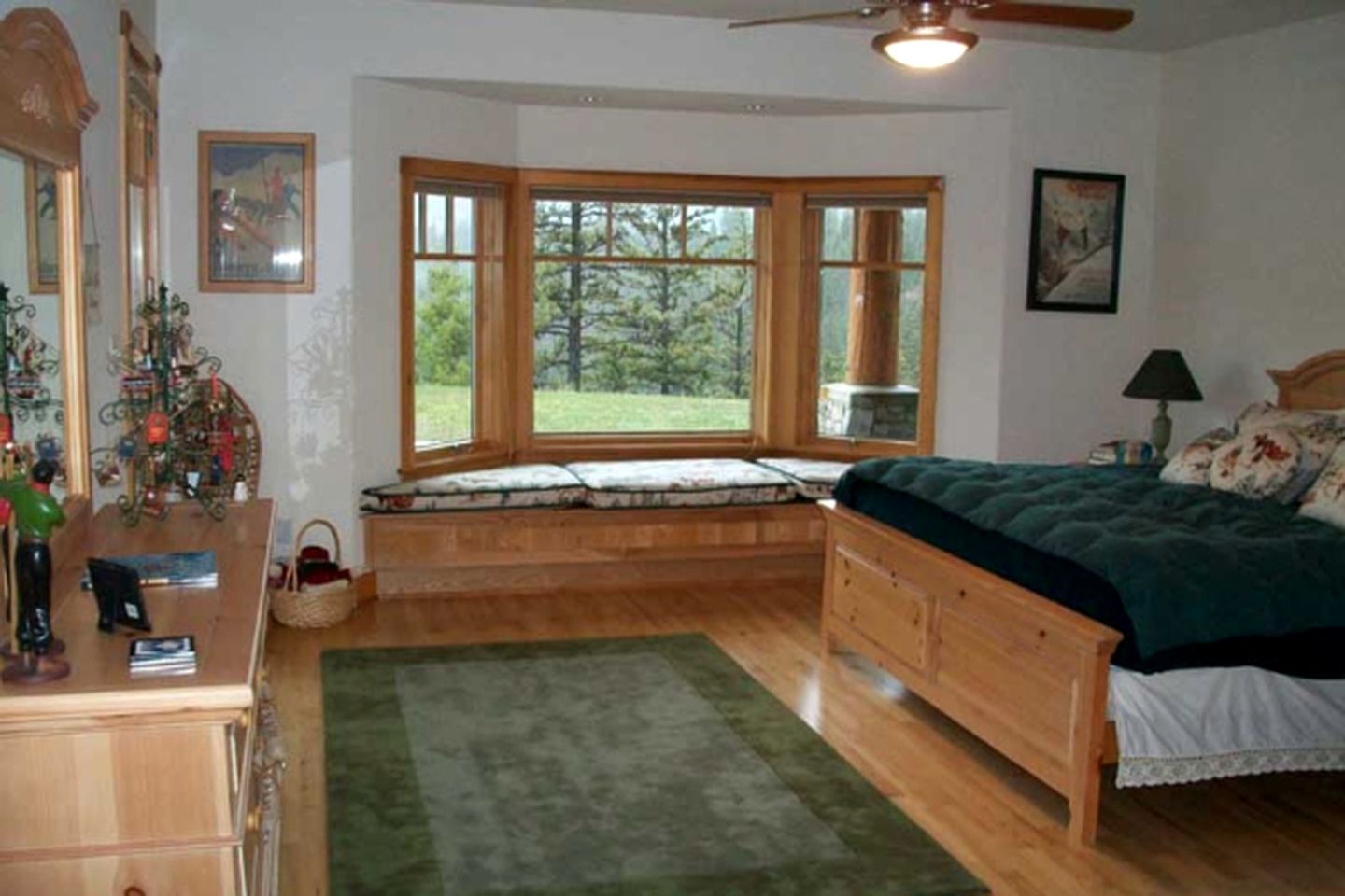 Luxury Cabin Rental with a Theater Room and Mountain Views in Trout Creek, Montana