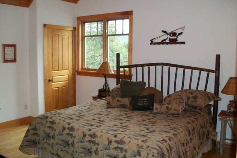 Cabins (Trout Creek, Montana, United States)