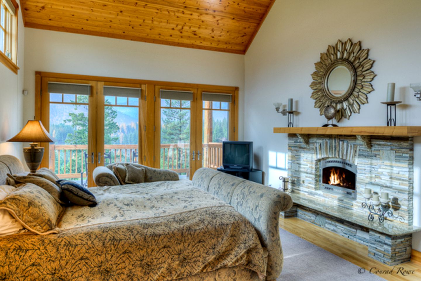 Luxury Cabin Rental with a Theater Room and Mountain Views in Trout Creek, Montana