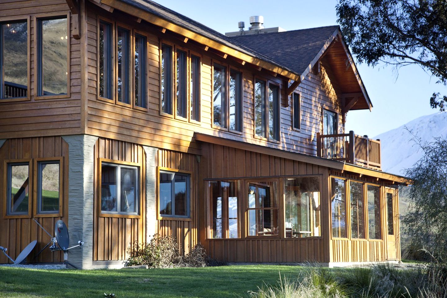 High Mountain Lodge Rental for 10 Guests near Queenstown, New Zealand