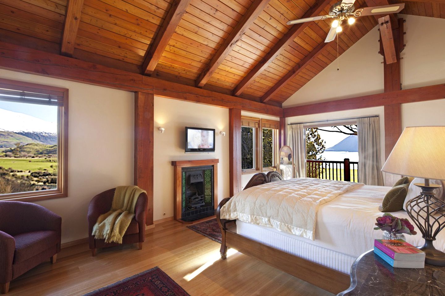 High Mountain Lodge Rental for 10 Guests near Queenstown, New Zealand
