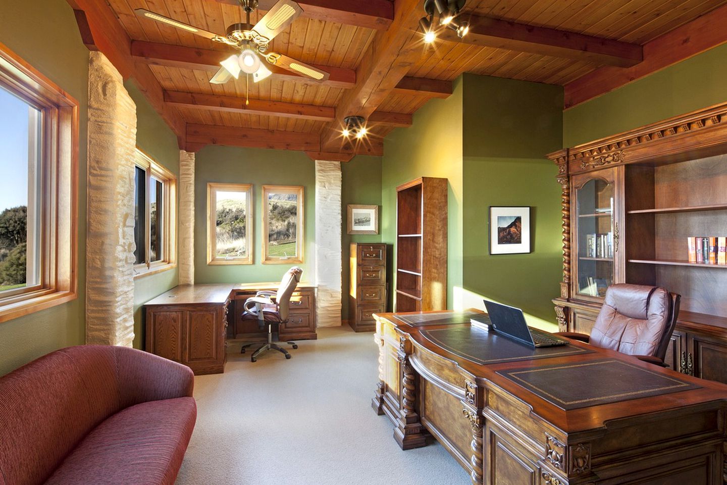 High Mountain Lodge Rental for 10 Guests near Queenstown, New Zealand