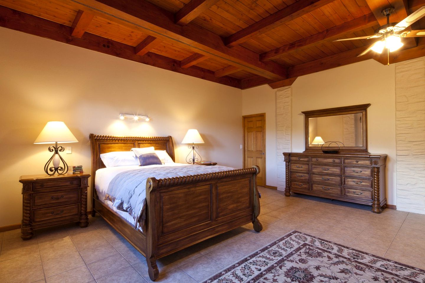 High Mountain Lodge Rental for 10 Guests near Queenstown, New Zealand