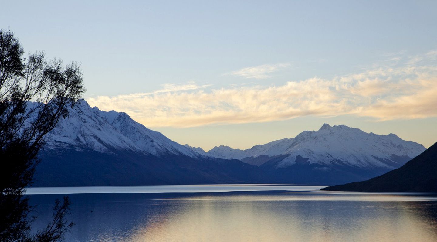 High Mountain Lodge Rental for 10 Guests near Queenstown, New Zealand