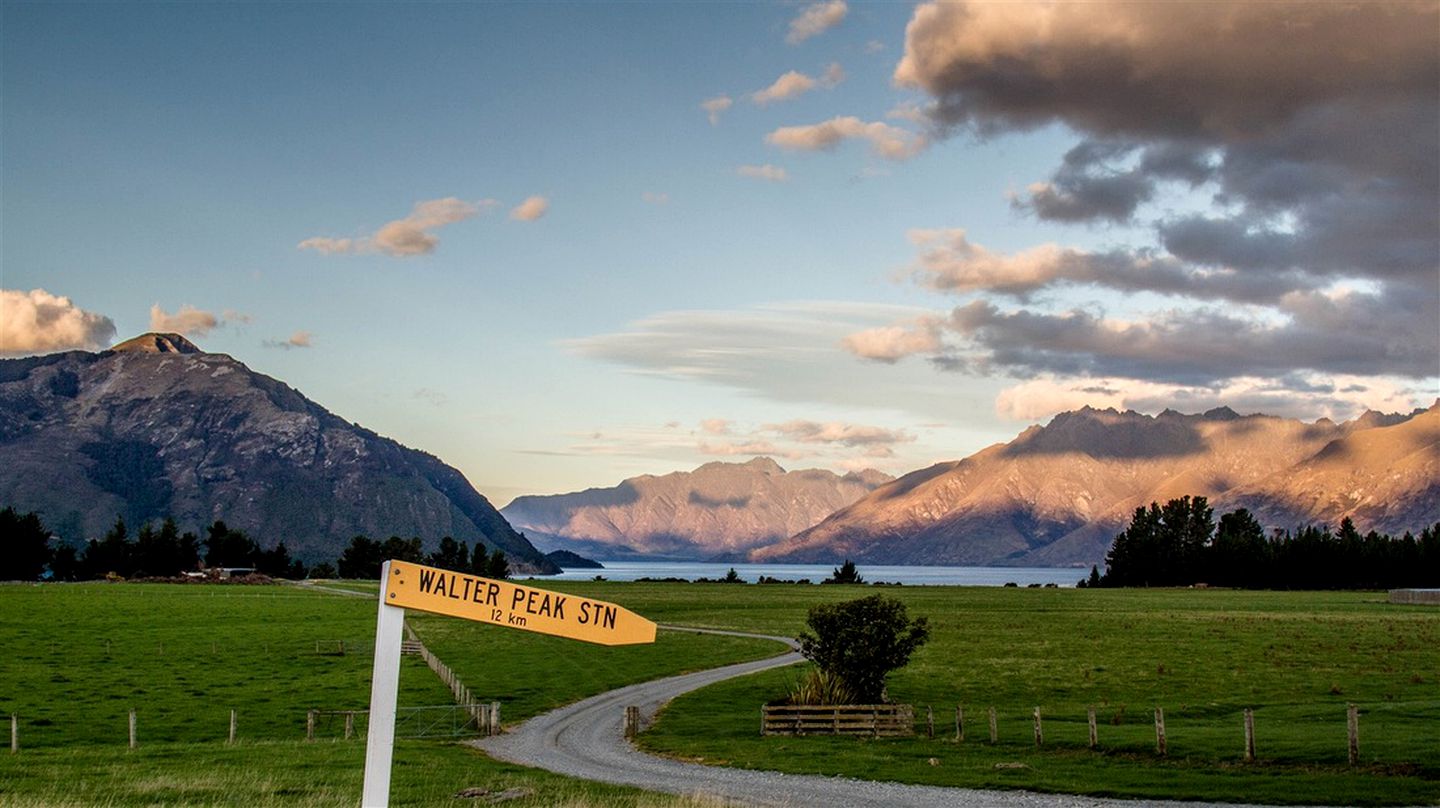 High Mountain Lodge Rental for 10 Guests near Queenstown, New Zealand