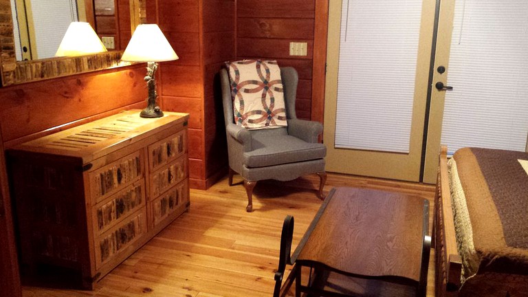 Cabins (Lake Lure, North Carolina, United States)