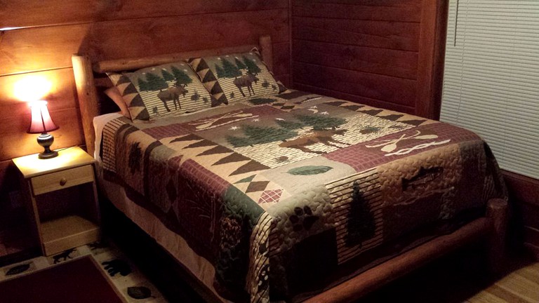 Cabins (Lake Lure, North Carolina, United States)