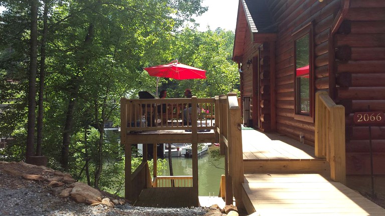 Cabins (Lake Lure, North Carolina, United States)