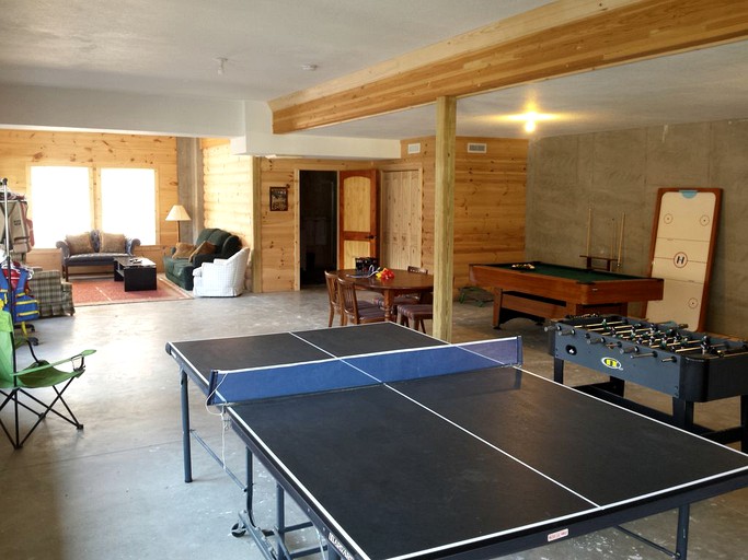 Cabins (Lake Lure, North Carolina, United States)