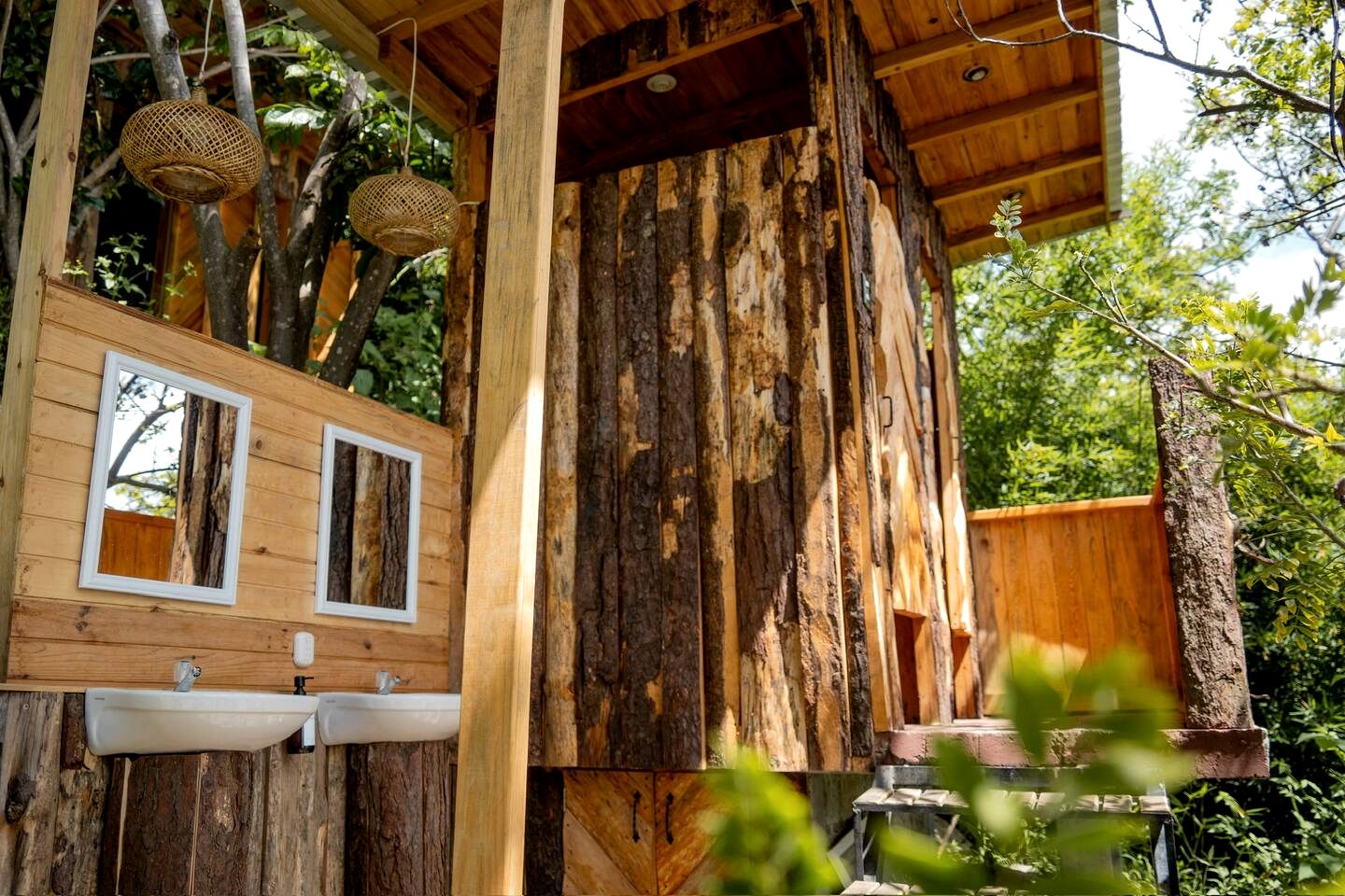 Tranquil Treehouse Loft Escape with Lake Views and Peaceful Natural Setting in Solola, Guatamela