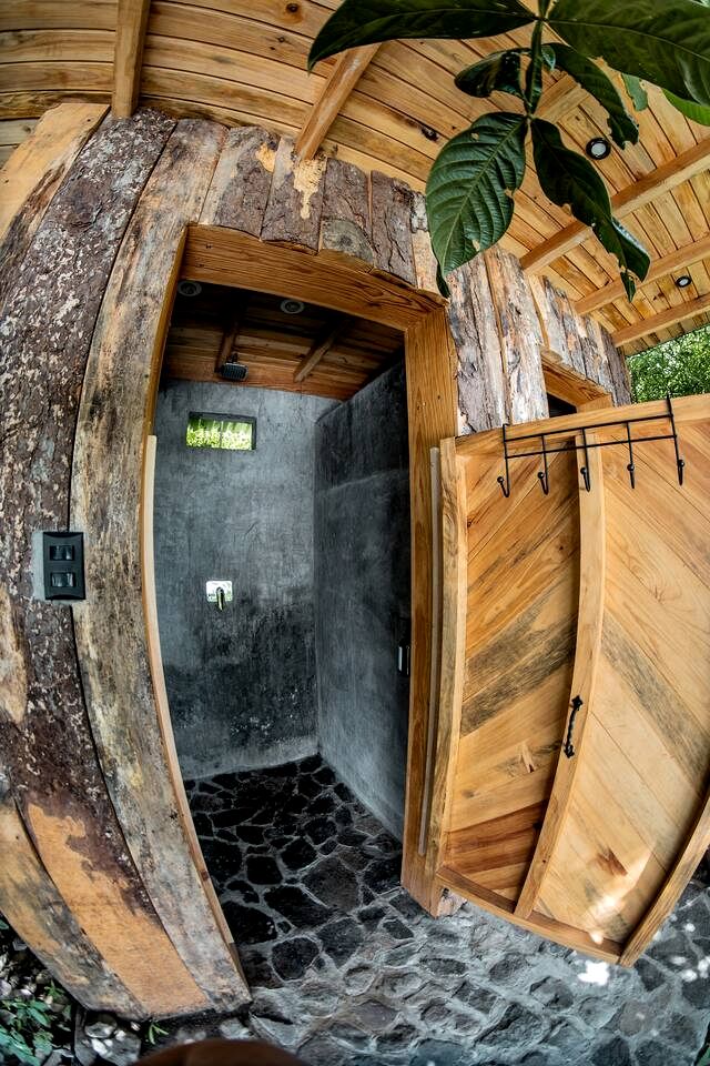 Tranquil Treehouse Loft Escape with Lake Views and Peaceful Natural Setting in Solola, Guatamela