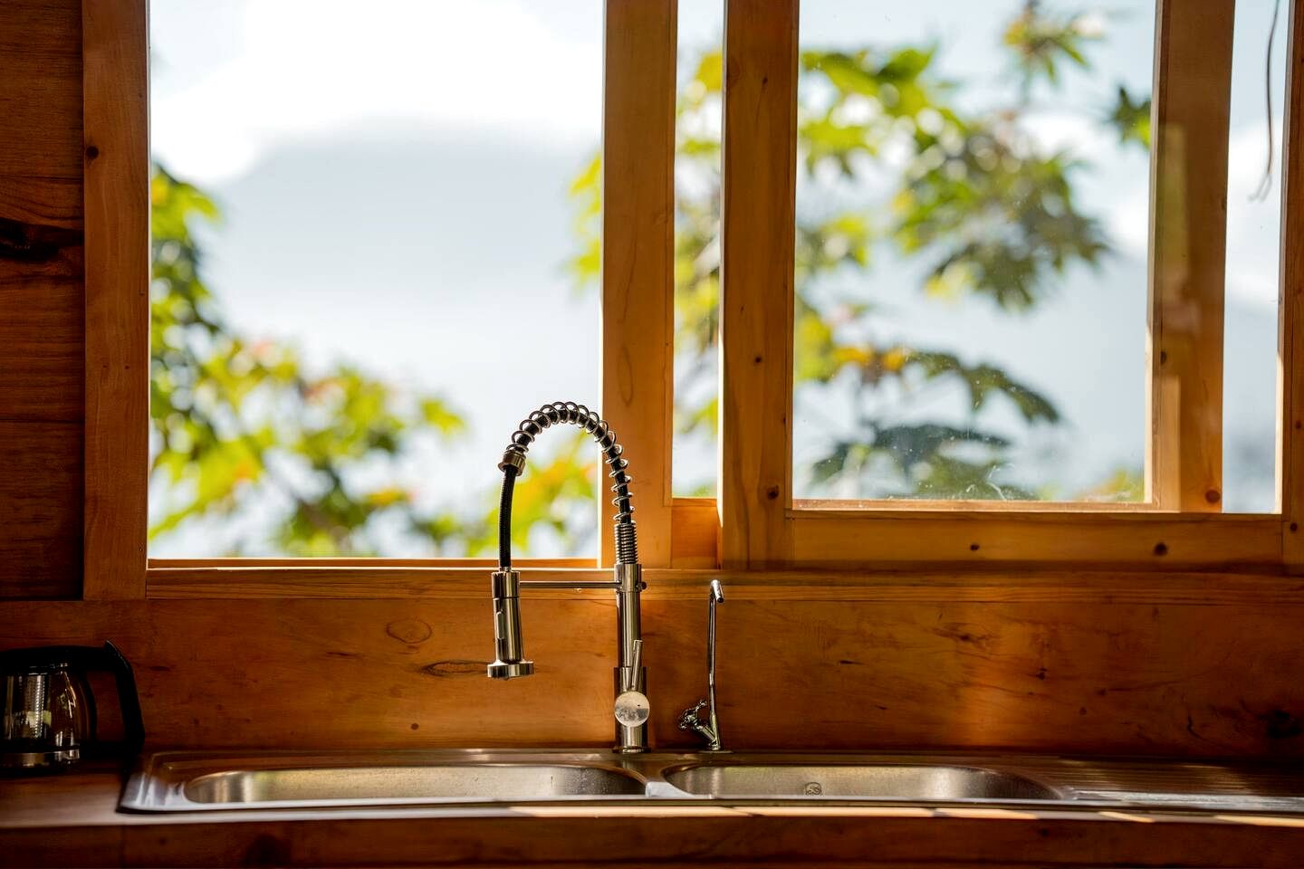 Tranquil Treehouse Loft Escape with Lake Views and Peaceful Natural Setting in Solola, Guatamela