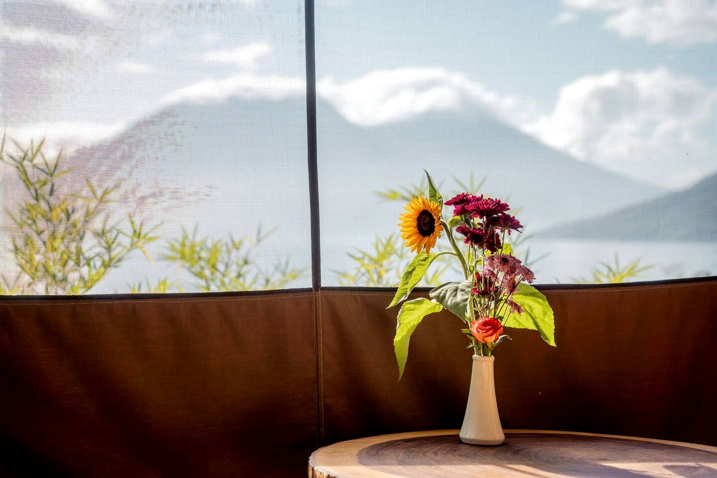 Tranquil Treehouse Loft Escape with Lake Views and Peaceful Natural Setting in Solola, Guatamela