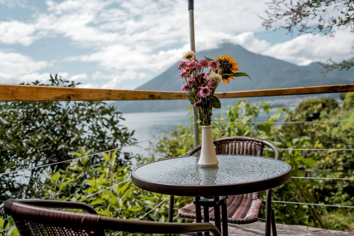 Tranquil Treehouse Loft Escape with Lake Views and Peaceful Natural Setting in Solola, Guatamela