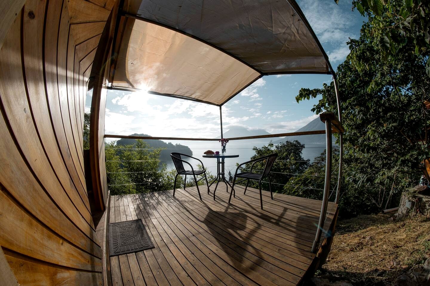 Tranquil Treehouse Loft Escape with Lake Views and Peaceful Natural Setting in Solola, Guatamela