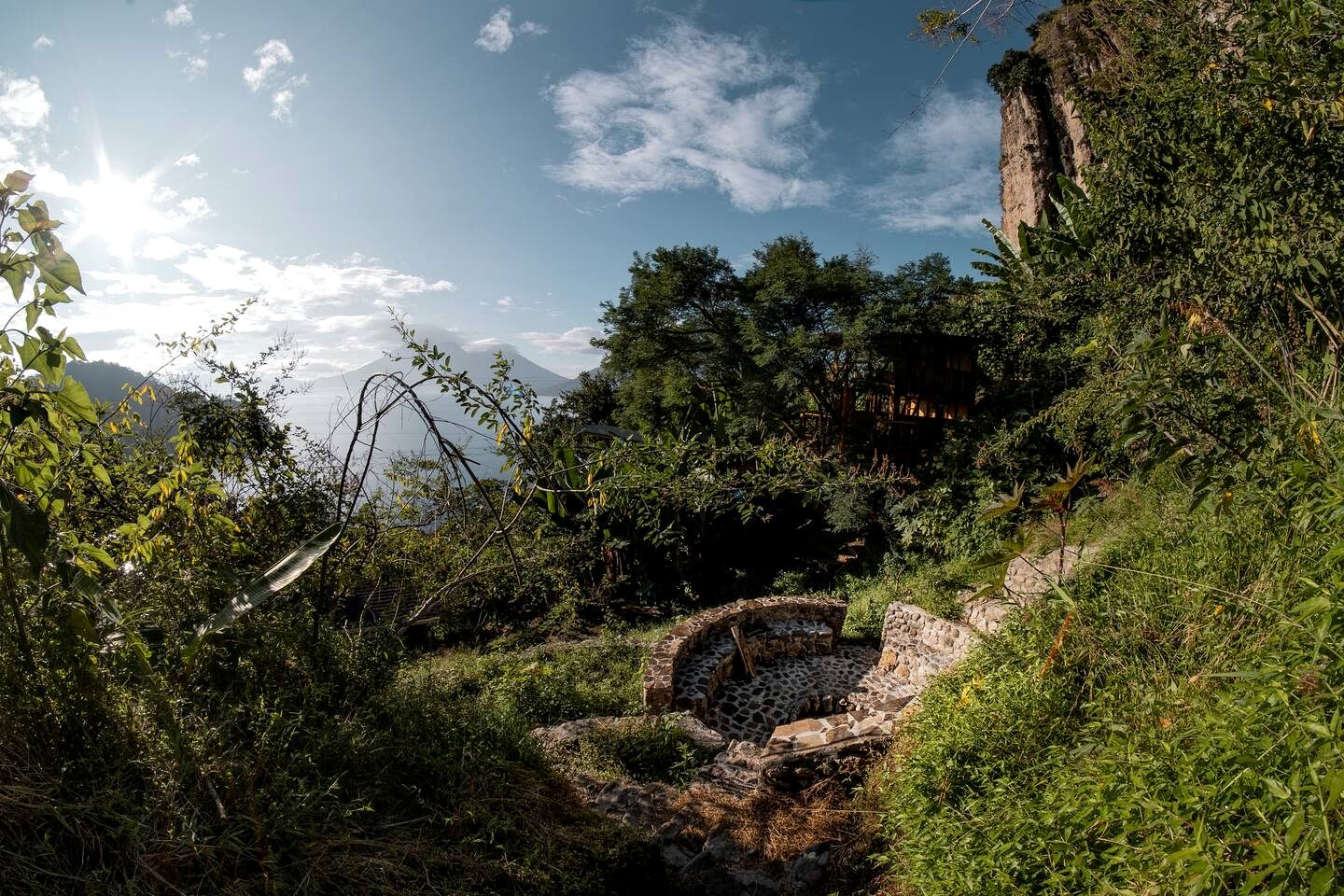 Tranquil Treehouse Loft Escape with Lake Views and Peaceful Natural Setting in Solola, Guatamela