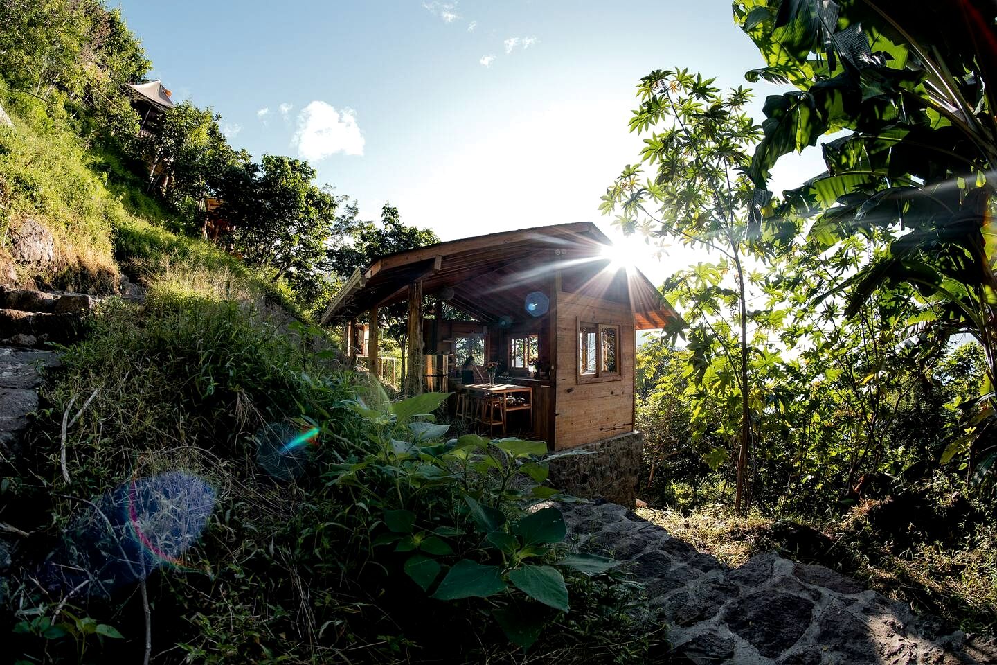 Tranquil Treehouse Loft Escape with Lake Views and Peaceful Natural Setting in Solola, Guatamela