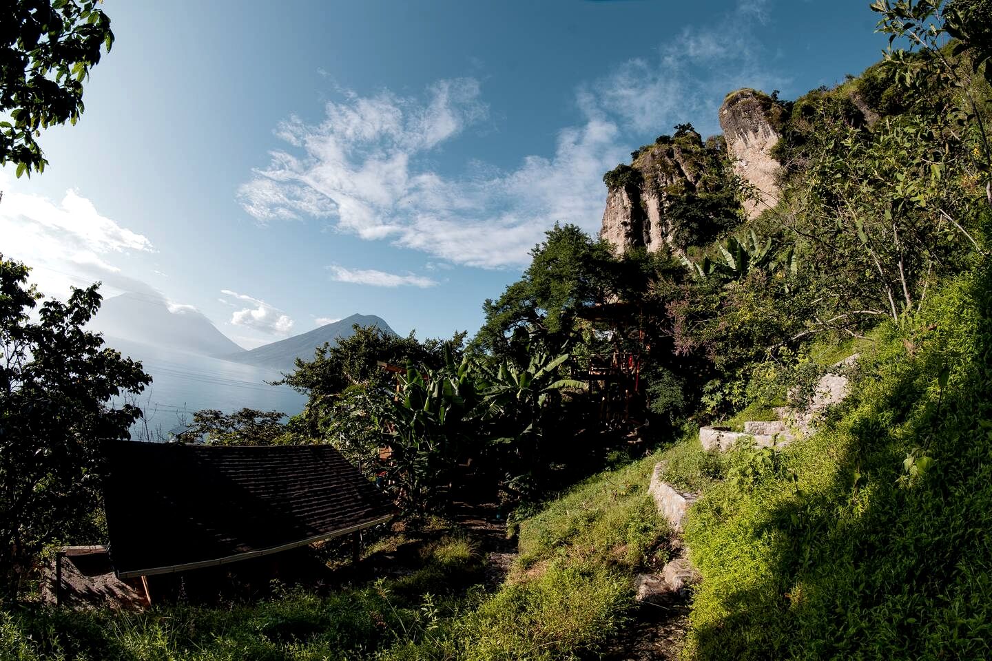Tranquil Treehouse Loft Escape with Lake Views and Peaceful Natural Setting in Solola, Guatamela