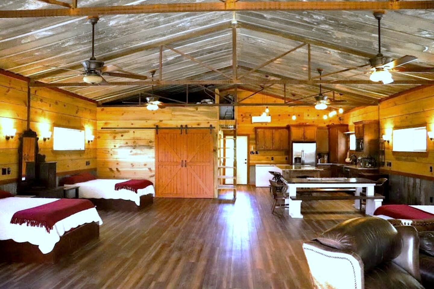 Delightful Equipped Barn with Pond Views in Texas