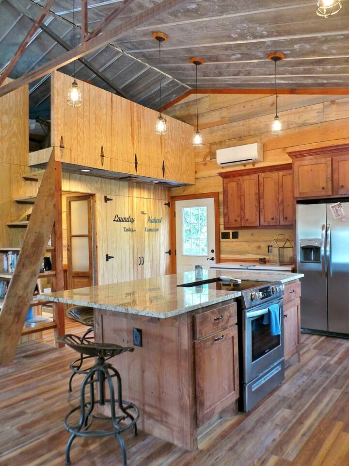 Delightful Equipped Barn with Pond Views in Texas