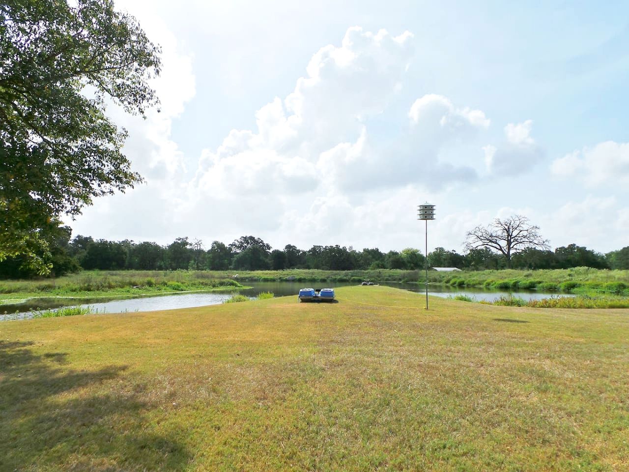 Delightful Equipped Barn with Pond Views in Texas