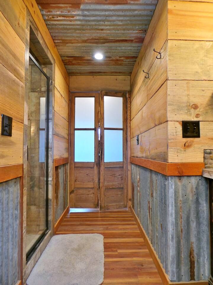 Delightful Equipped Barn with Pond Views in Texas
