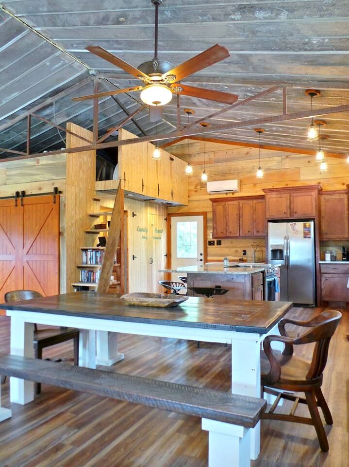Delightful Equipped Barn with Pond Views in Texas