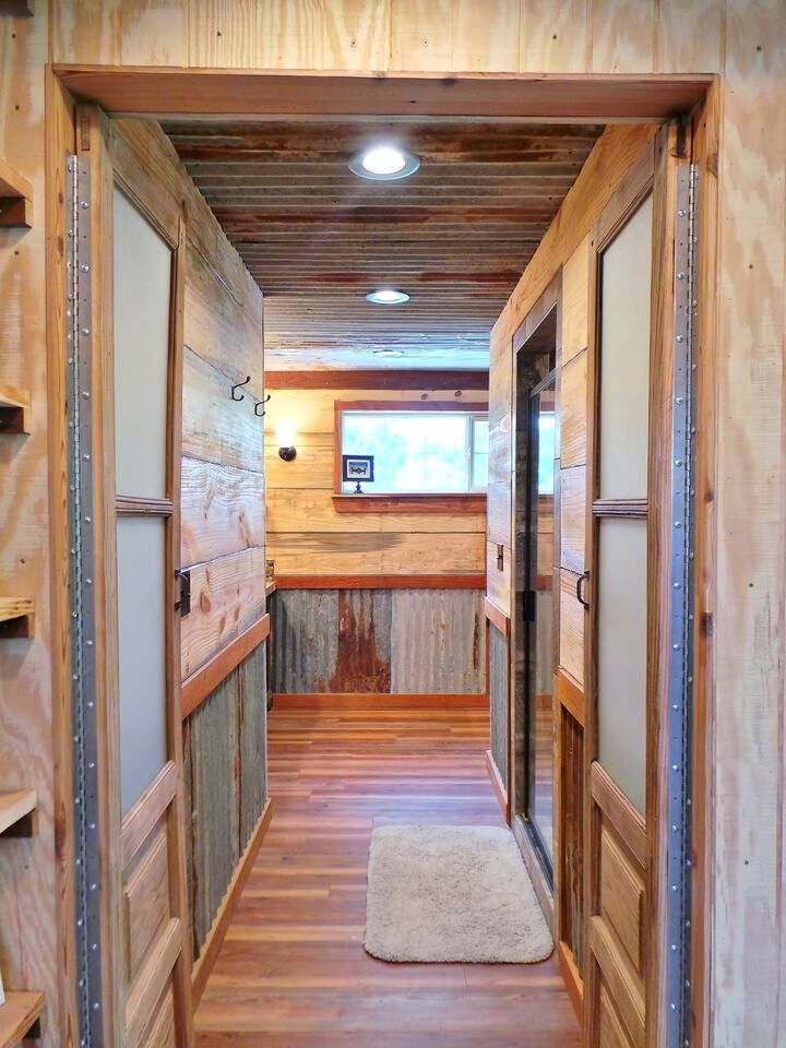 Delightful Equipped Barn with Pond Views in Texas