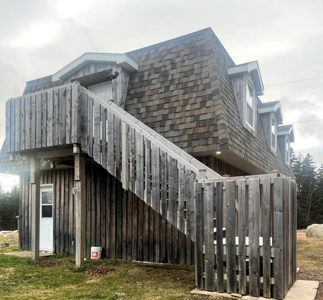 Stylish Upstairs Retreat with Rustic Touches, WiFi & Cozy Living Space in Nova Scotia, Canada