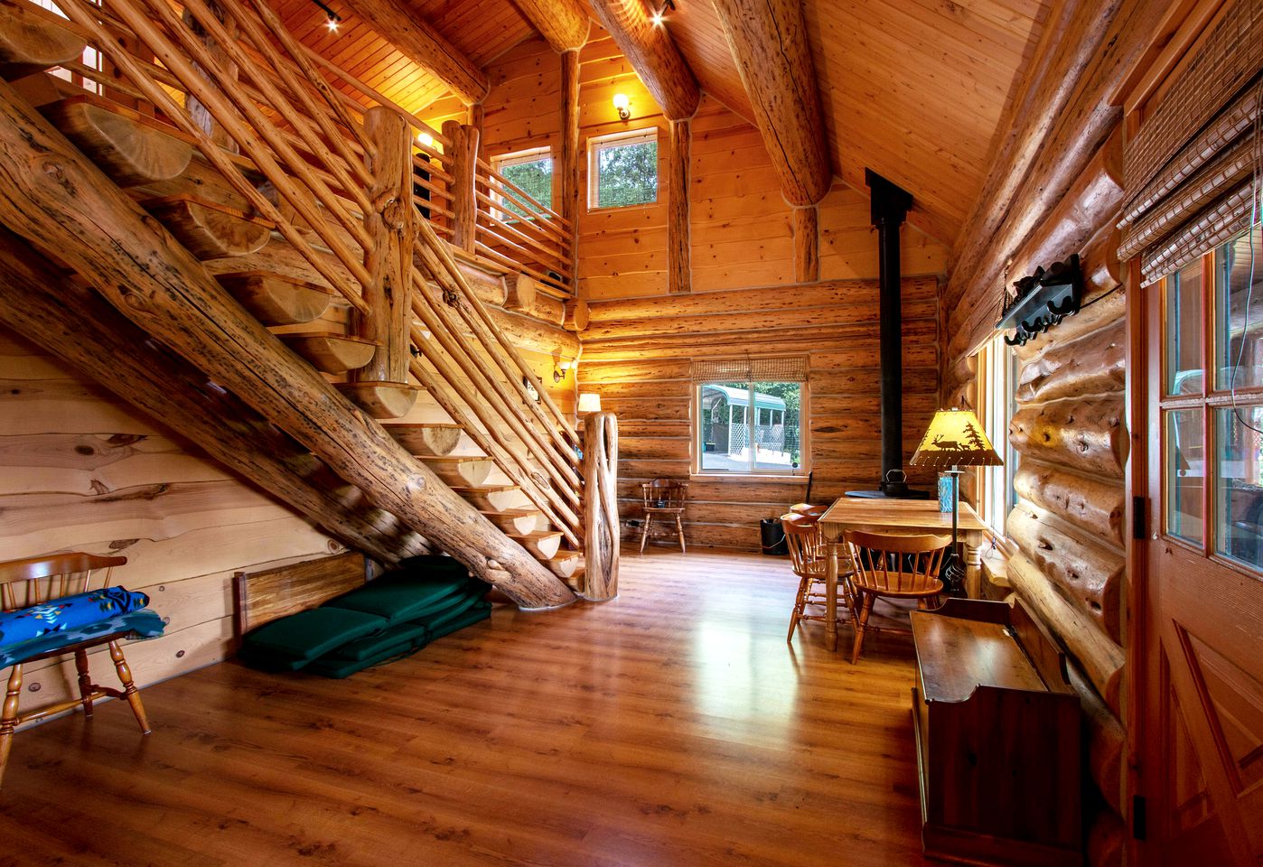 Rustic Private Cabin with Fireplace Perfect for Hiking and Fishing in Stevenson, Washington