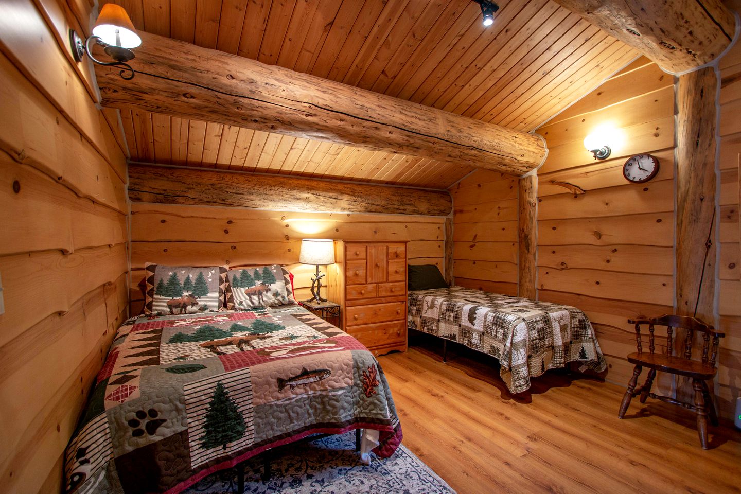 Rustic Private Cabin with Fireplace Perfect for Hiking and Fishing in Stevenson, Washington