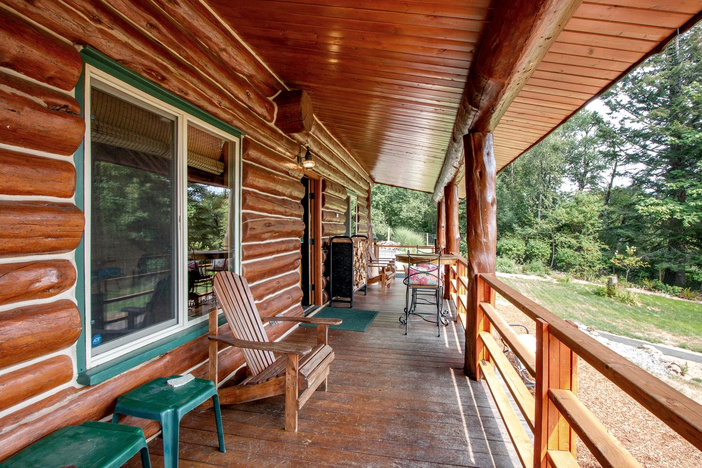 Rustic Private Cabin with Fireplace Perfect for Hiking and Fishing in Stevenson, Washington